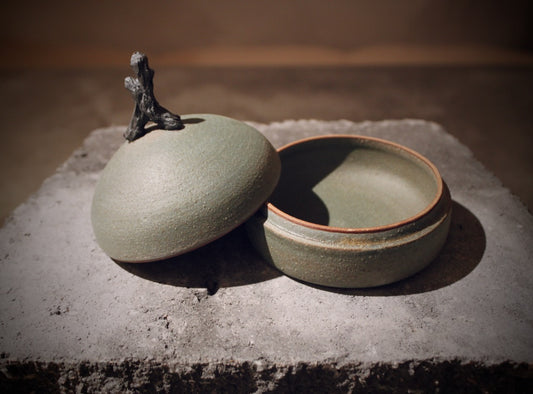Stoneware Lidded Jar, Copper Green – 7 cm