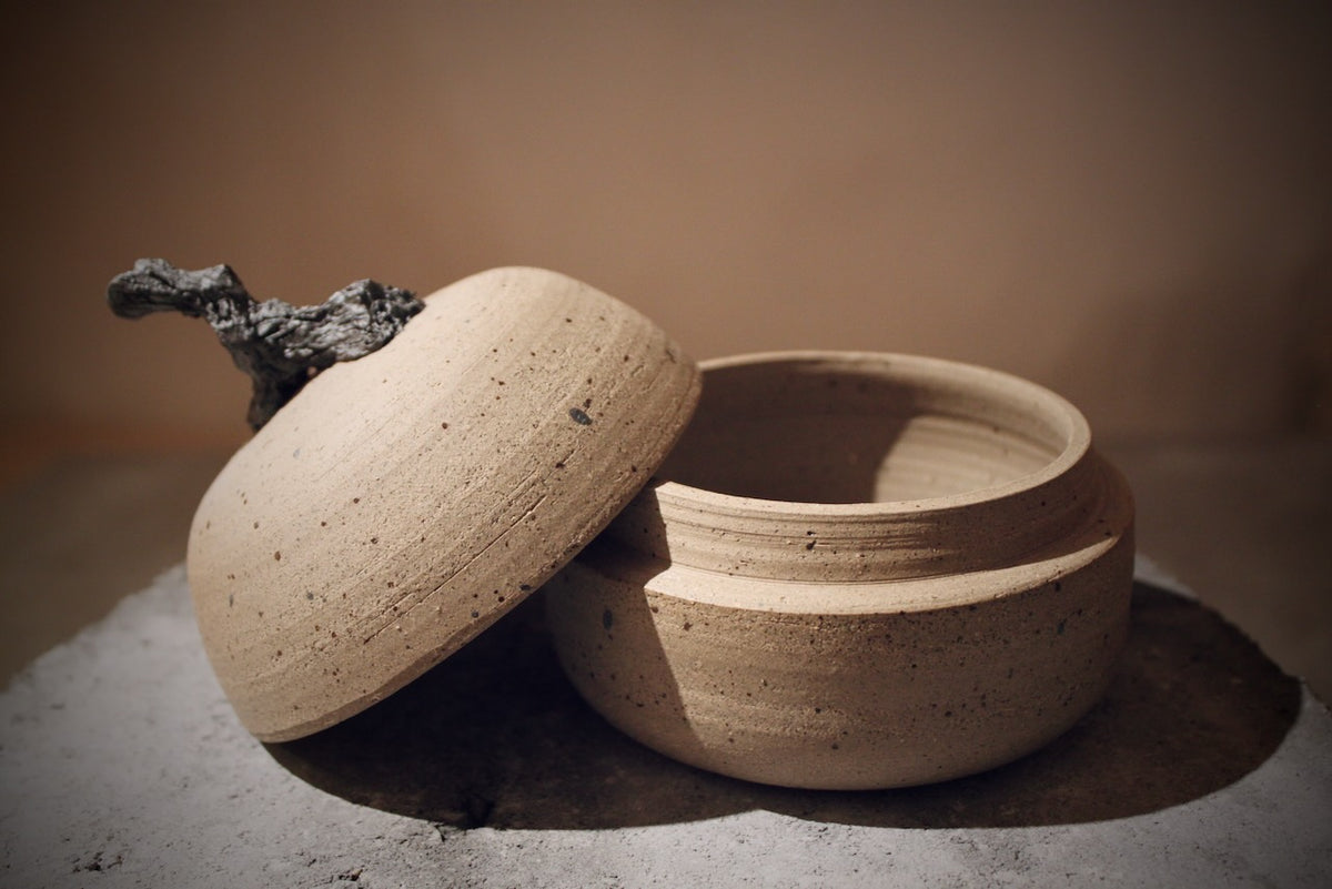 Stoneware Lidded Jar, Wood-Inspired, Grey-Beige – 9 cm
