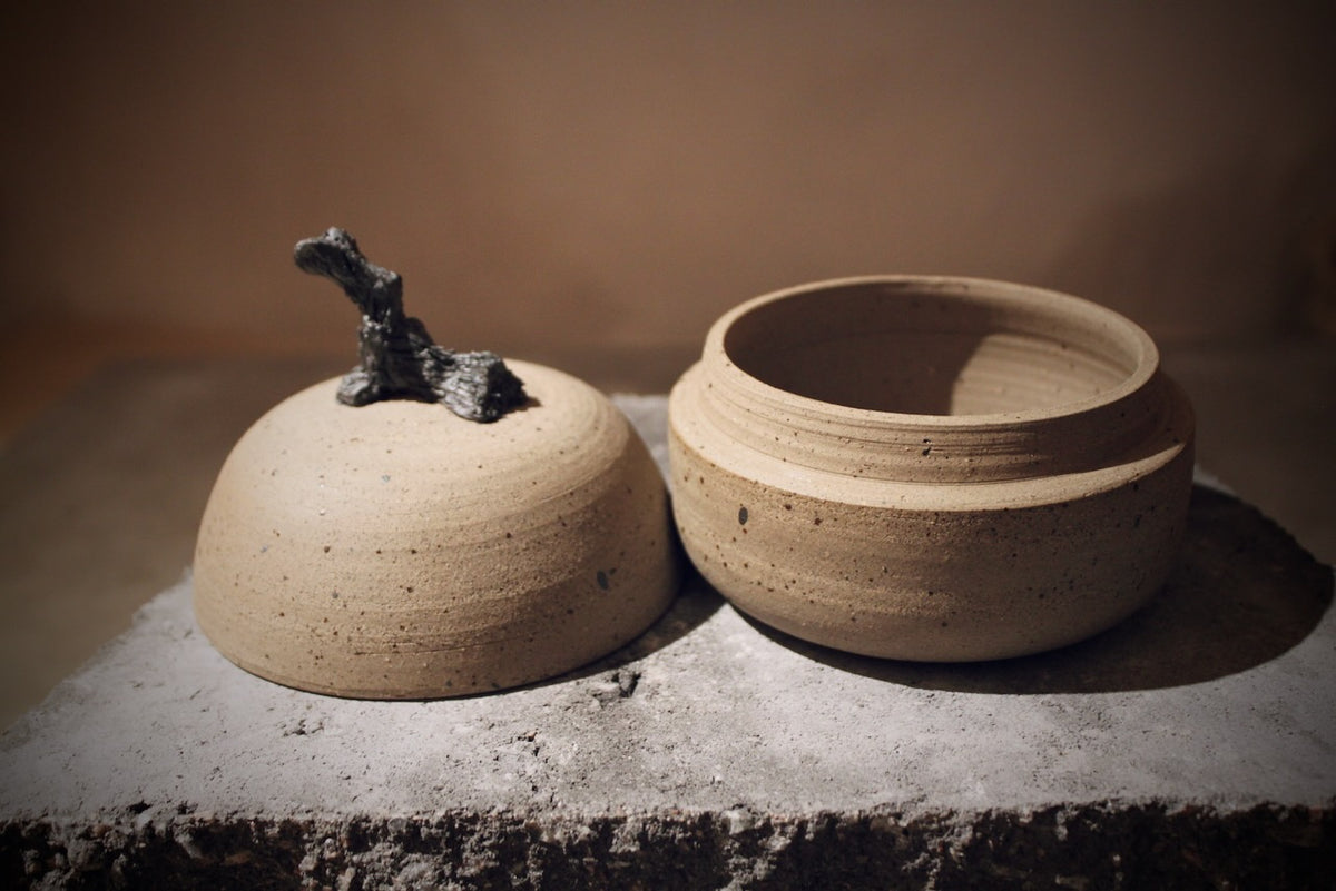 Stoneware Lidded Jar, Wood-Inspired, Grey-Beige – 9 cm