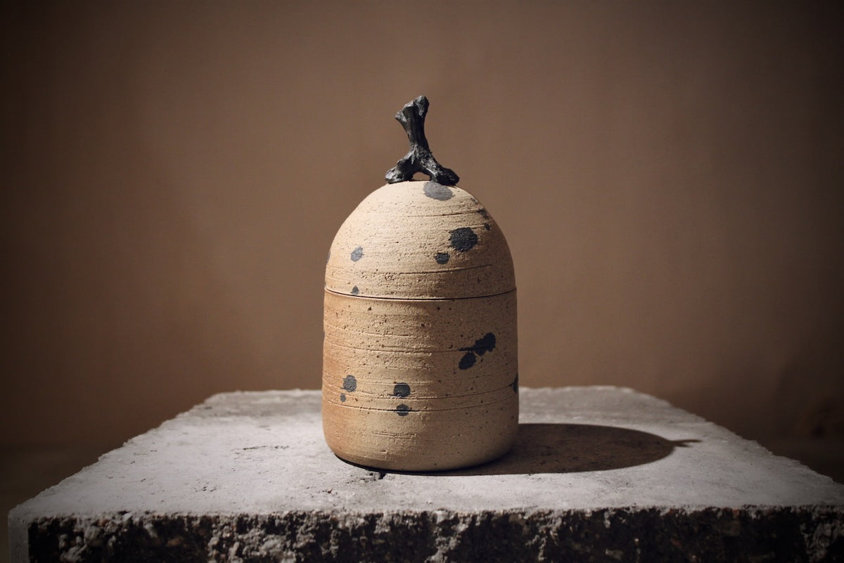 Tall Stoneware Lidded Jar, Wood-Inspired, Grey-Beige – 11 cm