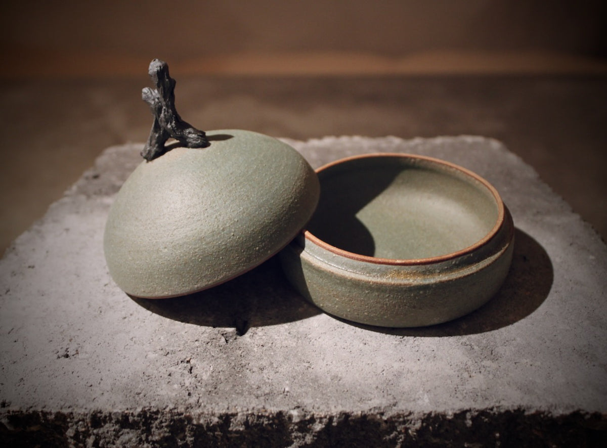 Stoneware Lidded Jar, Copper Green – 7 cm