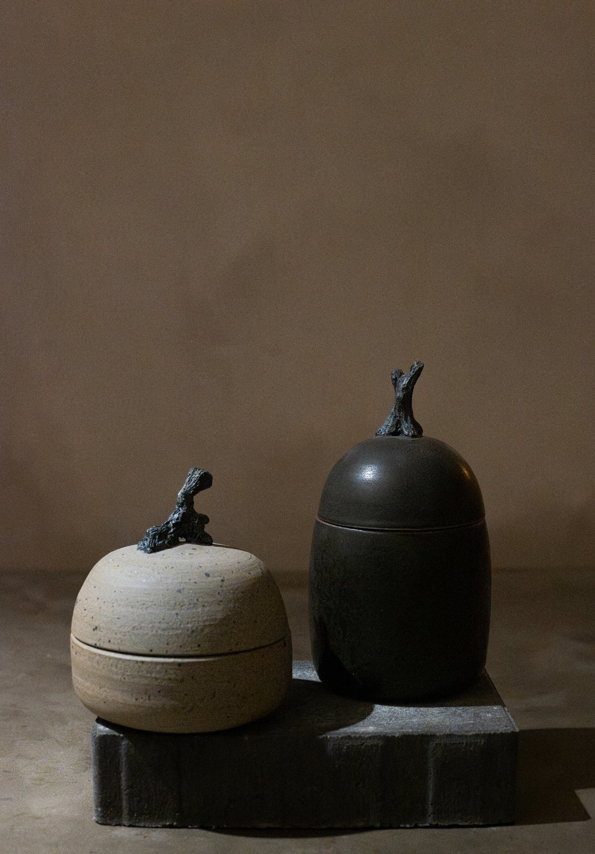 Stoneware Lidded Jar, Wood-Inspired, Grey-Beige – 9 cm