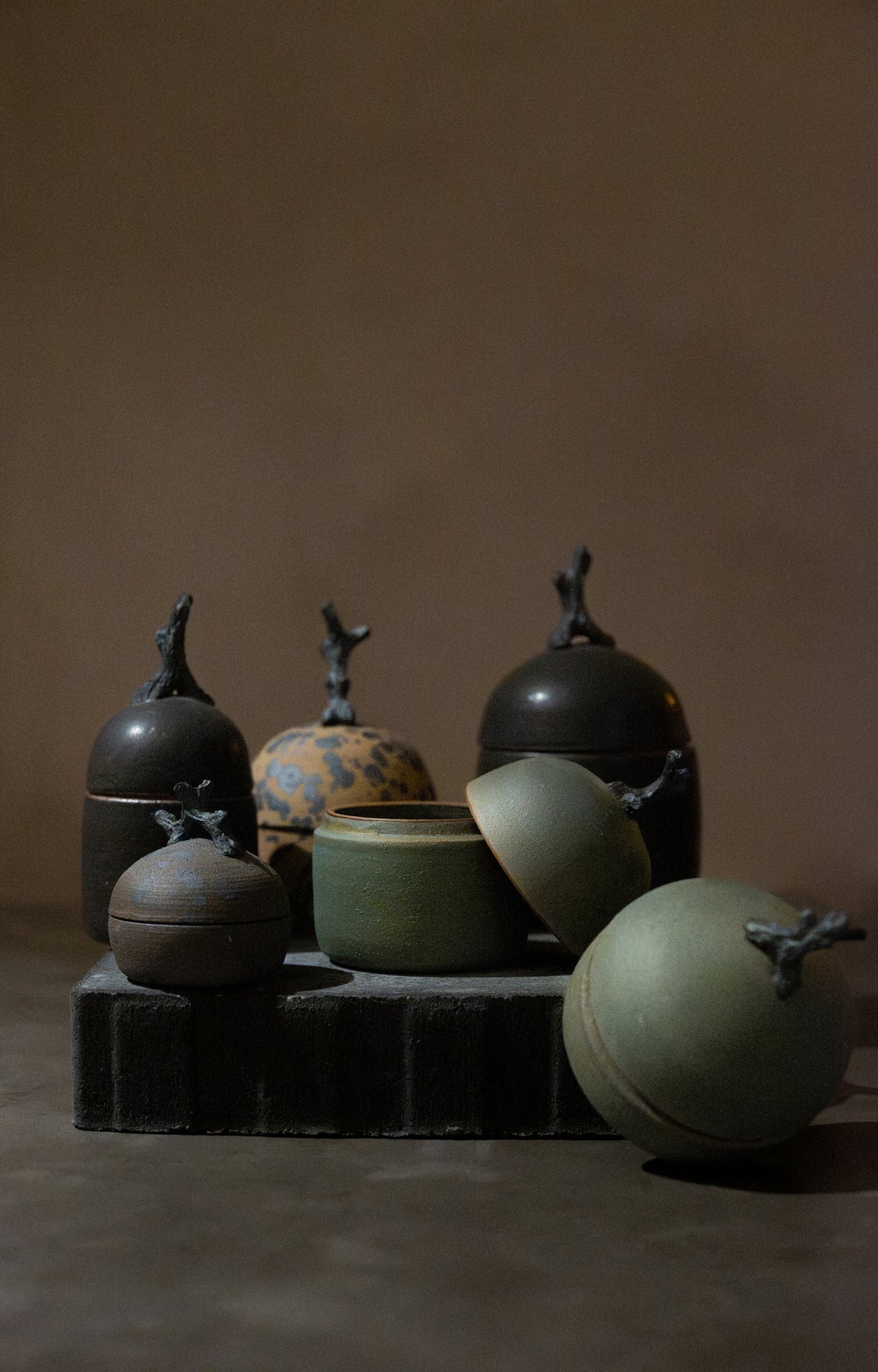 Stoneware Lidded Jar, Grey-Black – Small – 5 cm