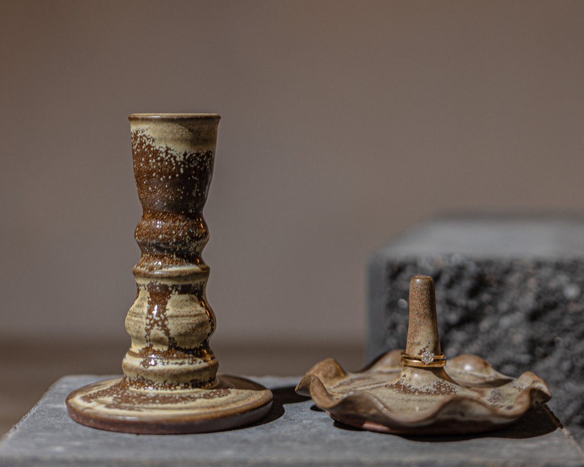 Ljusstake i röd stengods – frostglasyr